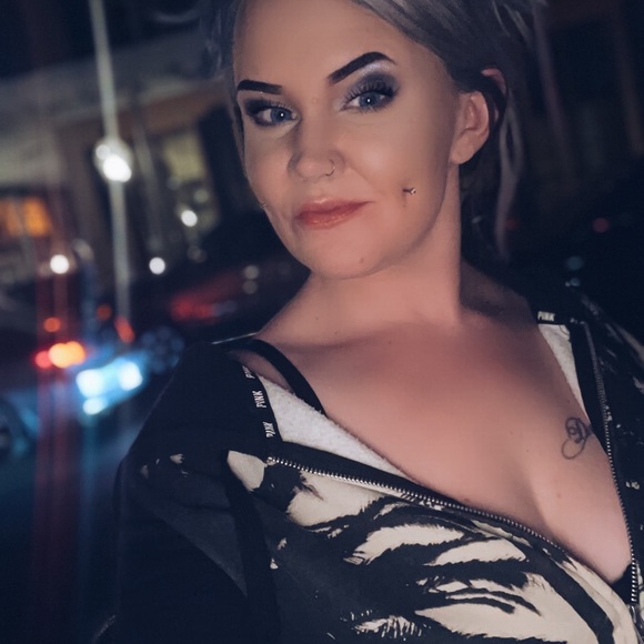 Meet your Posher, Amanda - Picture 5 of 16